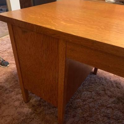 Gorgeous Oak Bankers Courtroom Desk (DESK ONLY) has matching chair + filing cabinet