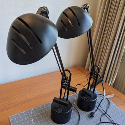 2 Black Lamps