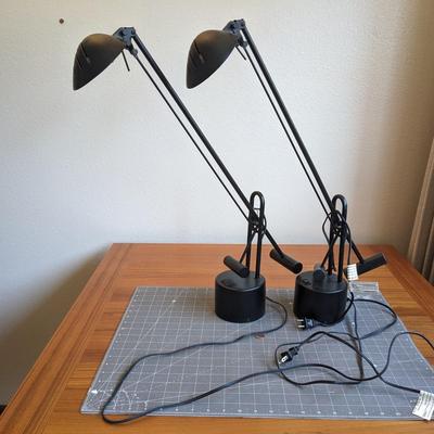 2 Black Lamps