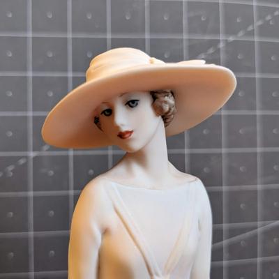 Giuseppe Armani SNOWDROP Florence Italian Statue with box