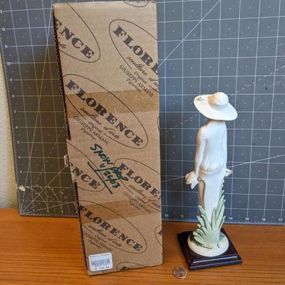 Giuseppe Armani SNOWDROP Florence Italian Statue with box
