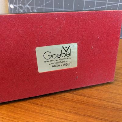 Goebel Bavaria-W. Germany Limited Edition 0030/2500 Frobek Statue