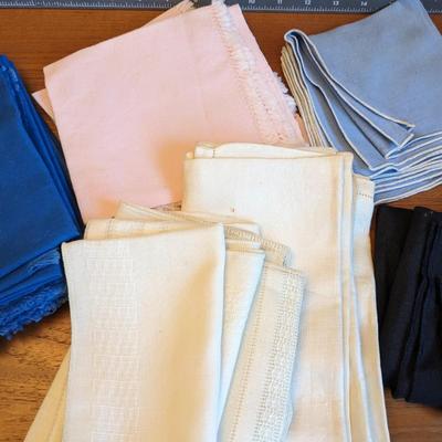 Misc. pile of napkins & table cloths