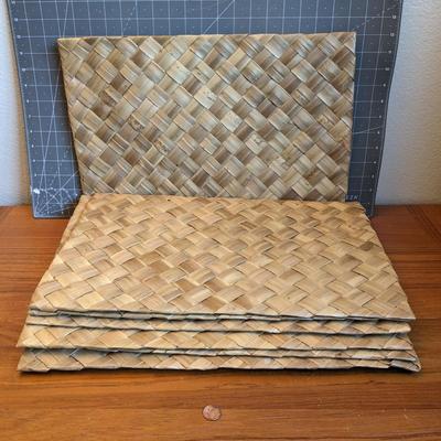 6 woven placemats