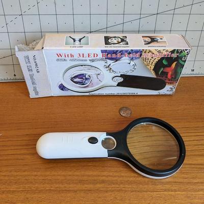 LED Hand-held magnifier