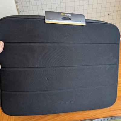 Solo Brand Laptop Case (size up to 17.3 inch laptop)