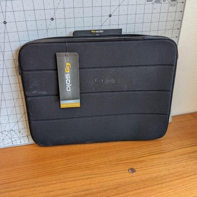 Solo Brand Laptop Case (size up to 17.3 inch laptop)
