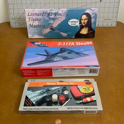 Leonardo da Vinci flying machine, Snaptite F-117A Stealth, & Model Building Set