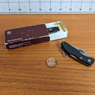 Victorinox Swiss Army Knife Switzerland + 2nd black knife