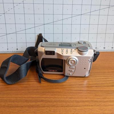Minolta Dimage S404 Digital Camera