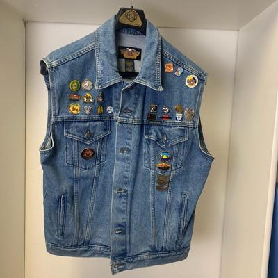 Men's Denim Harley Davidson Vest jacket with tons of pins (size large)