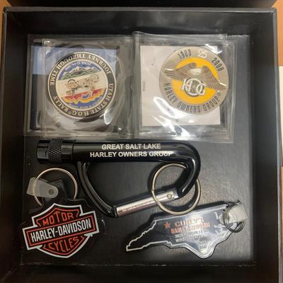 Harley Davidson box + misc pins + keychain + pins