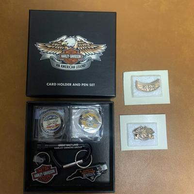 Harley Davidson box + misc pins + keychain + pins