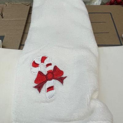 Lot of 5 Linen Christmas Napkins