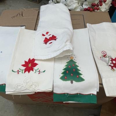 Lot of 5 Linen Christmas Napkins