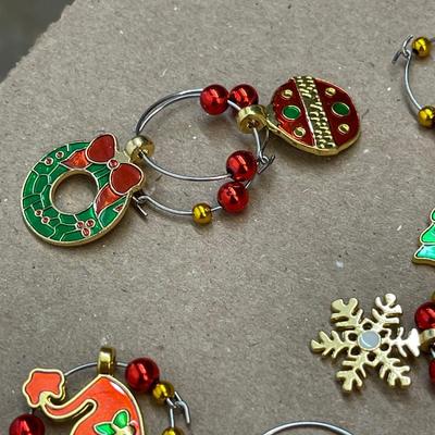 Set of 6 Christmas Wine Tags - NEW
