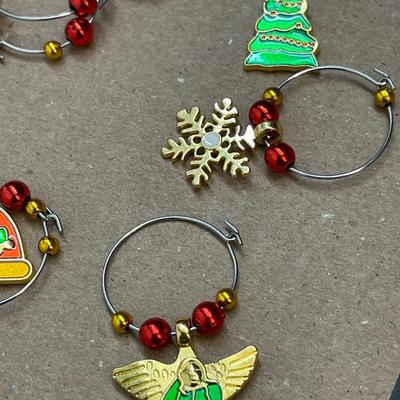 Set of 6 Christmas Wine Tags - NEW
