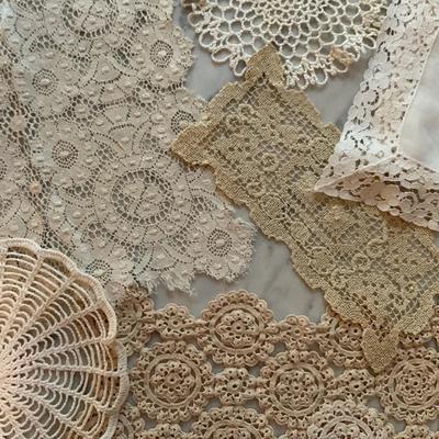 Variety Lot of Vintage Linens (1 of 4)
