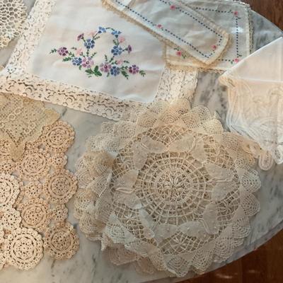 Variety Lot of Vintage Linens (1 of 4)
