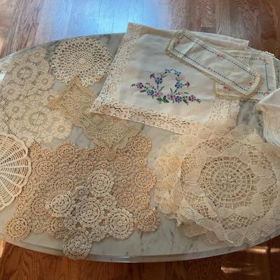 Variety Lot of Vintage Linens (1 of 4)