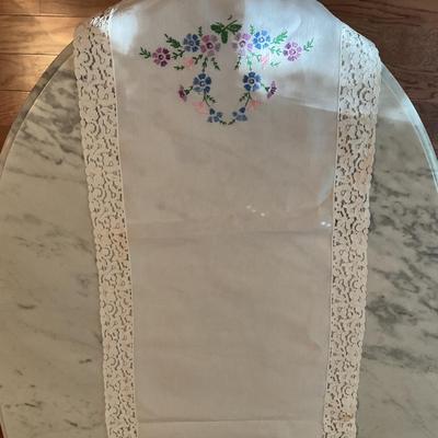 Variety Lot of Vintage Linens (1 of 4)