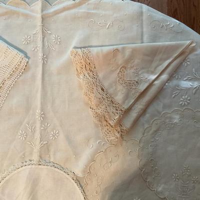 Variety Lot of Vintage Linen (3 of 4)
