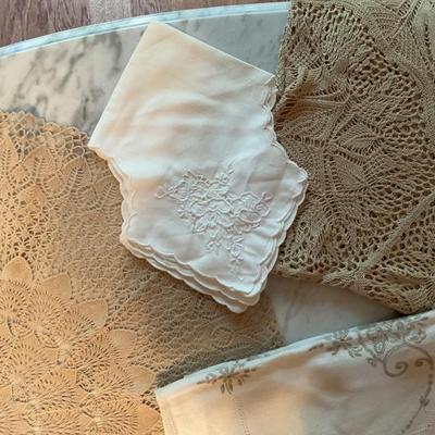 Variety Lot of Vintage Linens (4 of 4)