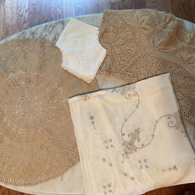 Variety Lot of Vintage Linens (4 of 4)