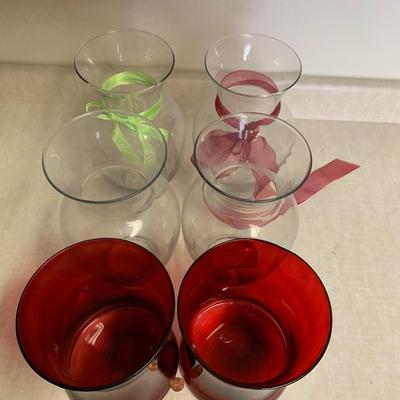 6 Vases (2 red)