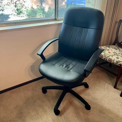 	
NorStar Boss Executive Leather Chair (looks brand new)