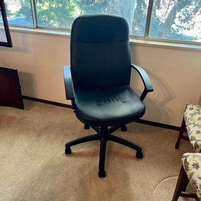 	
NorStar Boss Executive Leather Chair (looks brand new)