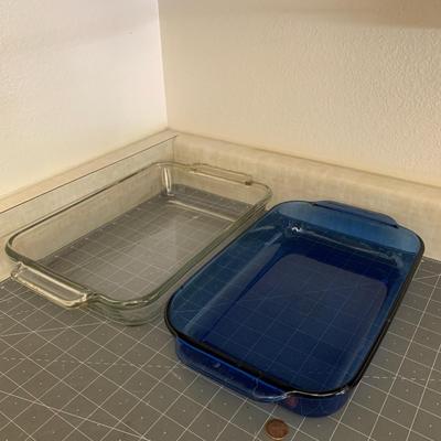 2 glass baking dishes (clear anchor ovenware microwave/oven safe) 