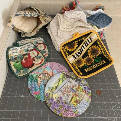 Pot holder + misc. Bundle + washcloths