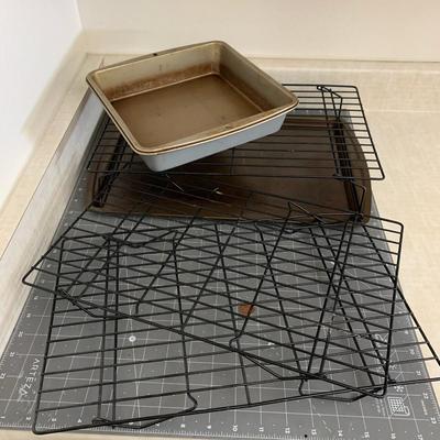 Baking Bundle: Cookie sheet, 2 square pans + 3 folding cookie racks