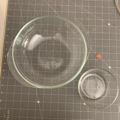 Pyrex Glass dish with lid + 2 cup small pyrex