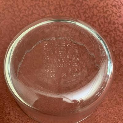 Pyrex Glass dish with lid + 2 cup small pyrex