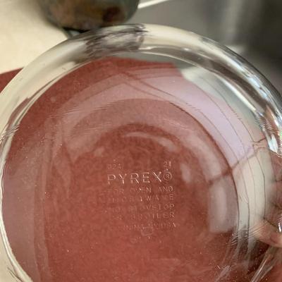 Pyrex Glass dish with lid + 2 cup small pyrex