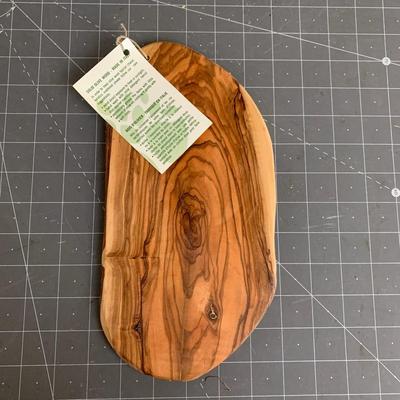 Solid Olive Wood Cutting Board + 1 vintage art Lillian Vernon Seasons Ceramic Trivet Tile