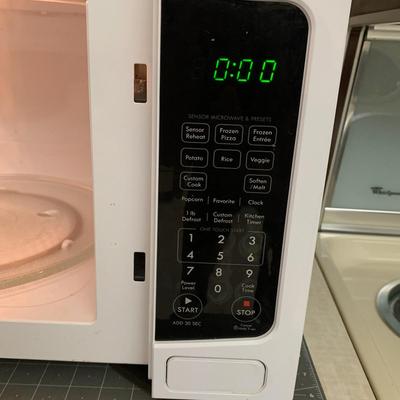Kenmore white microwave