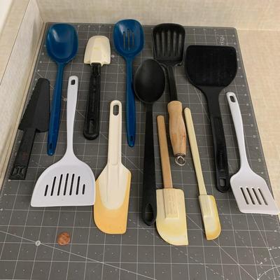 Utensil Bundle #2 - plastic spatulas, etc.