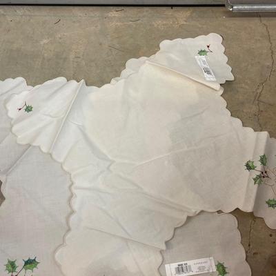 Pretty Embroidered Christmas Linen Set