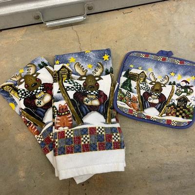 NEW Kitchen Towel and Pot Holder Set