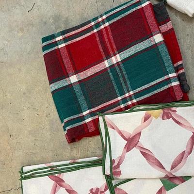 Present Napkin Set