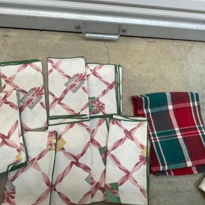 Present Napkin Set