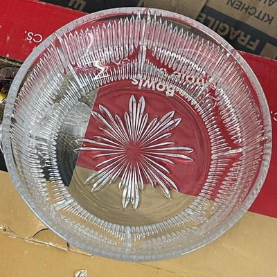 NEW Eight Piece Set of Glass Serving Bowls
