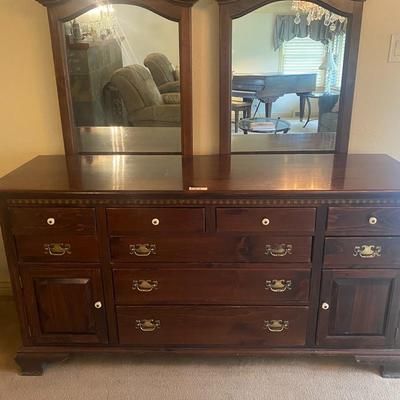 Beautiful Cherry Finish Ethan Allen 9 Drawer Dresser with Two Mirrors Excellent Condition