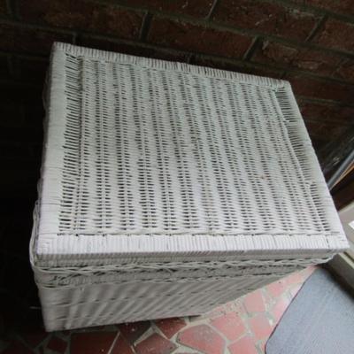 Natural Wicker Storage Box with Hinged Lid