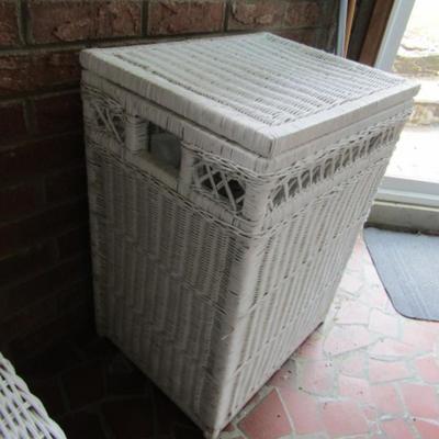 Natural Wicker Storage Box with Hinged Lid