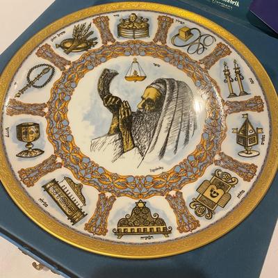 Goebel Ispanky Traditions 1980 Collector Plate