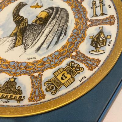 Goebel Ispanky Traditions 1980 Collector Plate